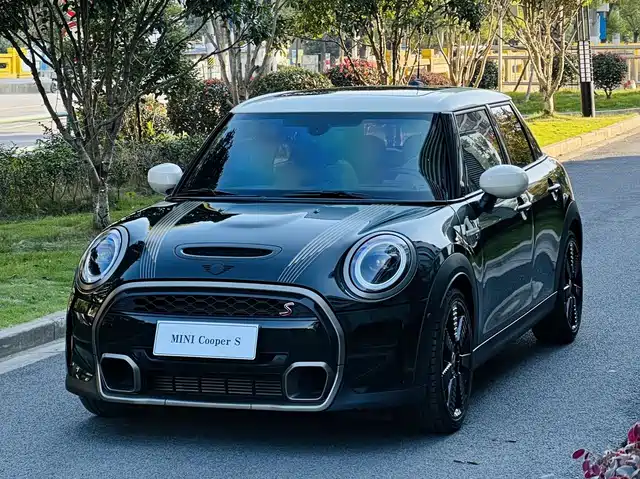 MINI  2023