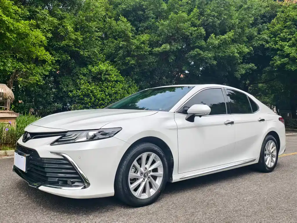 Toyota Camry — миниатюра 3