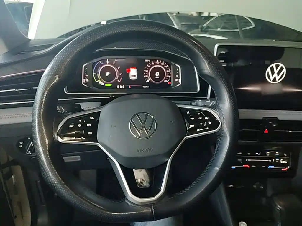 Volkswagen Tiguan L PHEV — миниатюра 11
