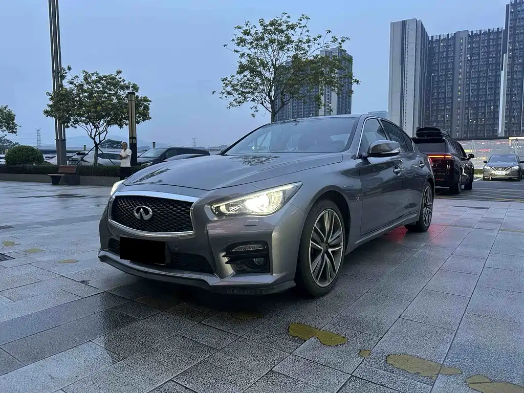 Infiniti Q50L