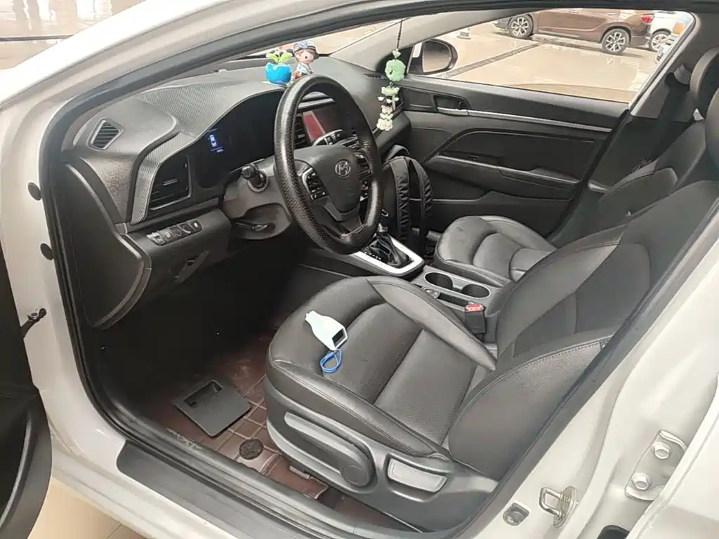 Hyundai Elantra — миниатюра 16