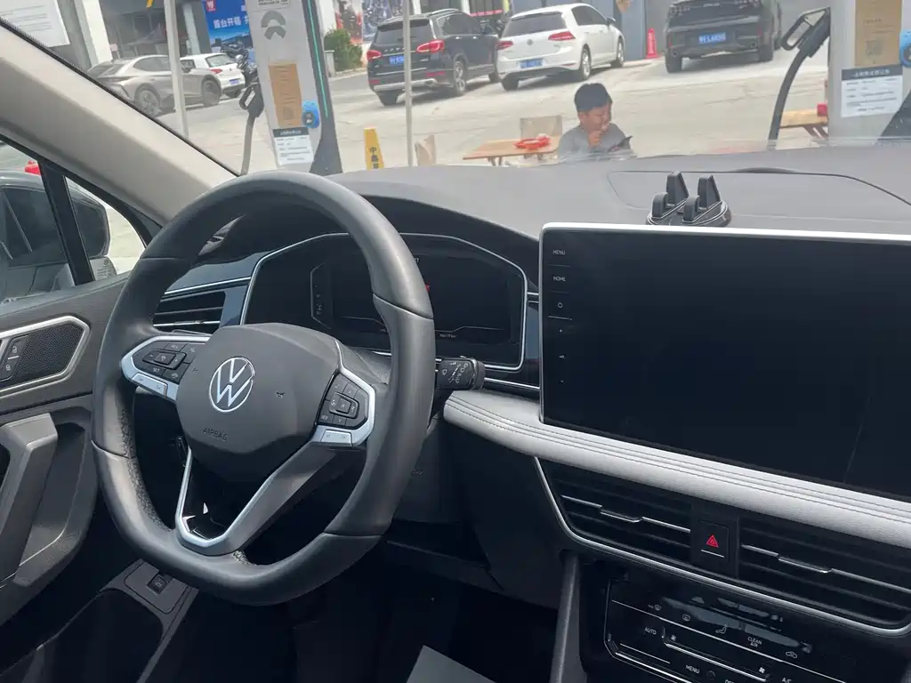Volkswagen Tiguan L — миниатюра 7