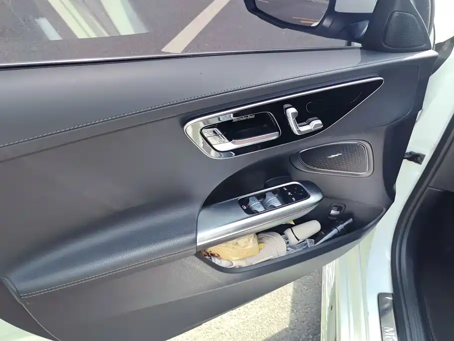 Mercedes-Benz C-Class — миниатюра 7