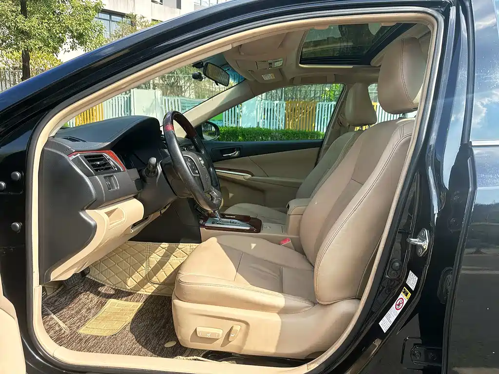 Toyota Camry — миниатюра 12