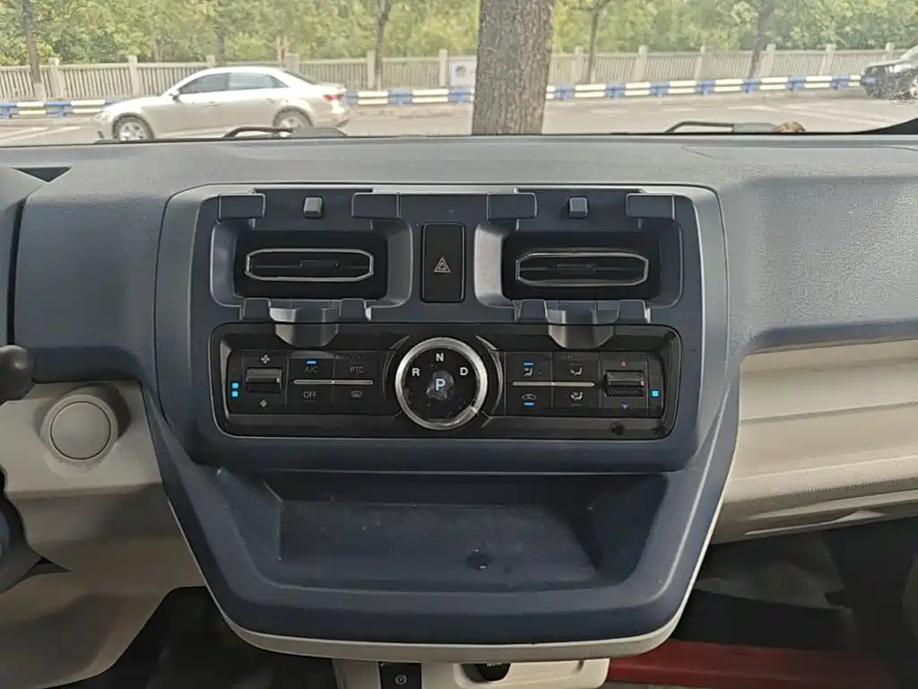 SRM Xinyuan E3L — миниатюра 14