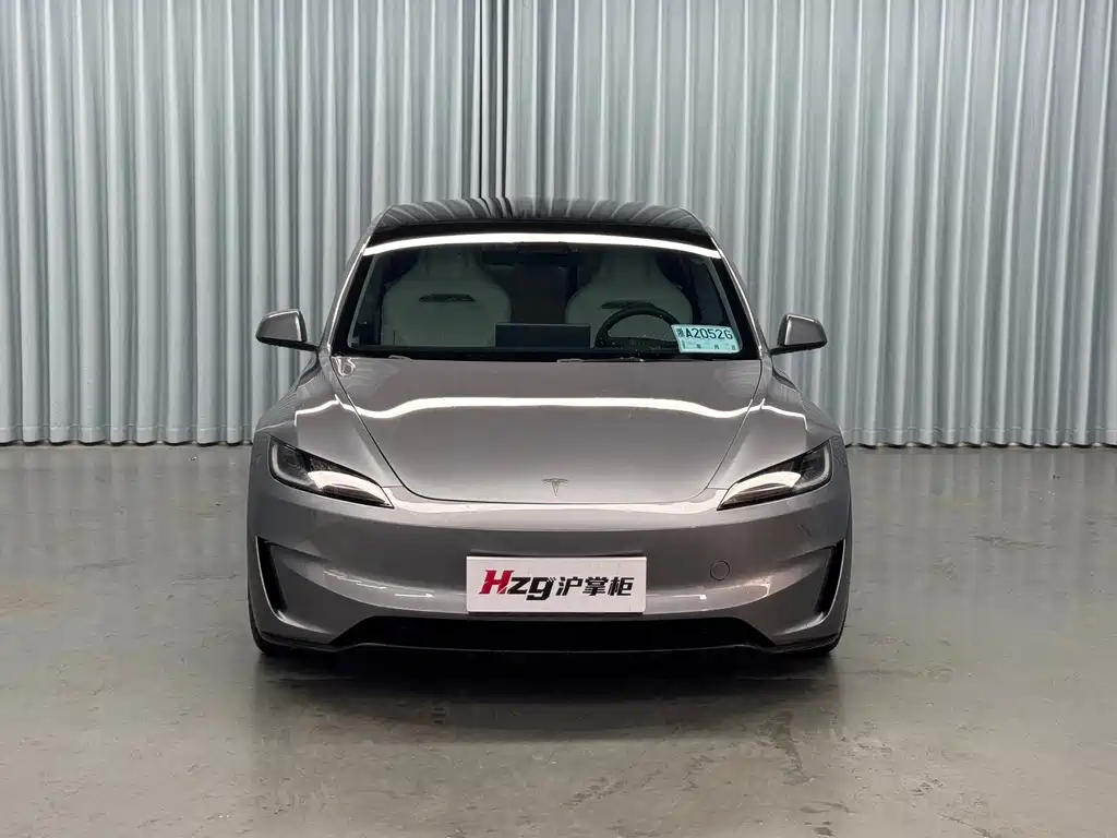 Tesla Model 3 — миниатюра 2