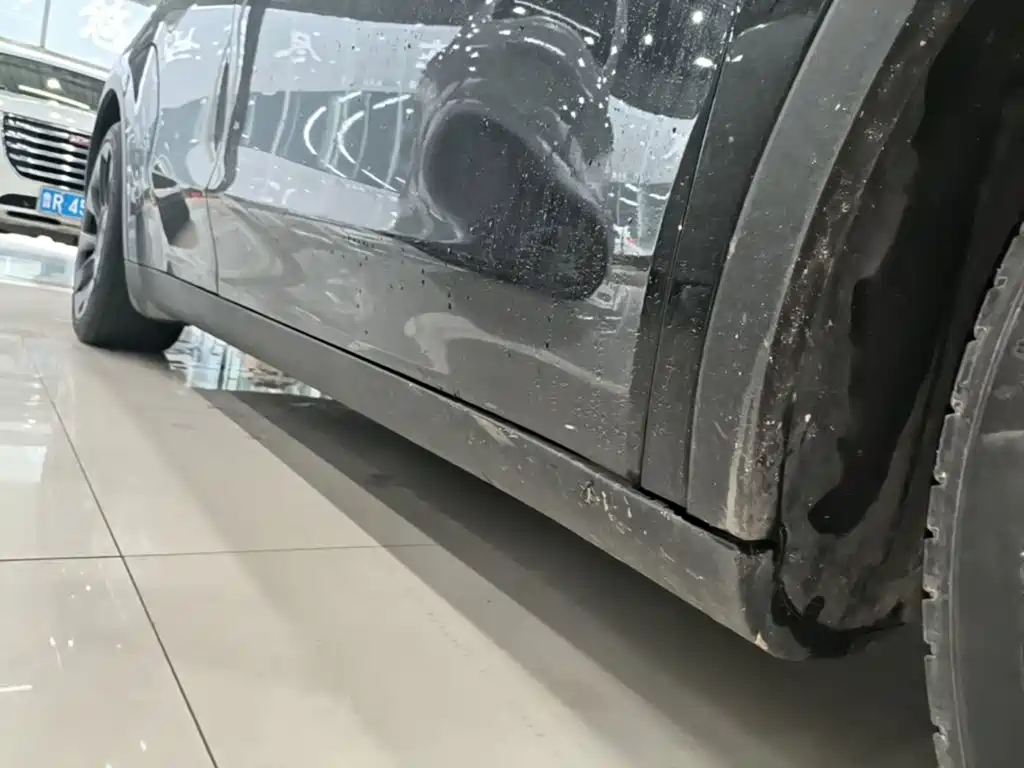 Tesla Model Y — миниатюра 21