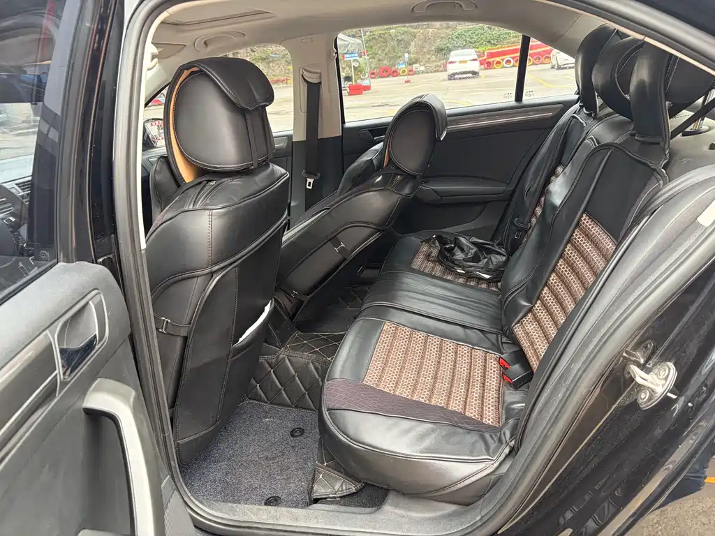 Volkswagen Santana — миниатюра 9