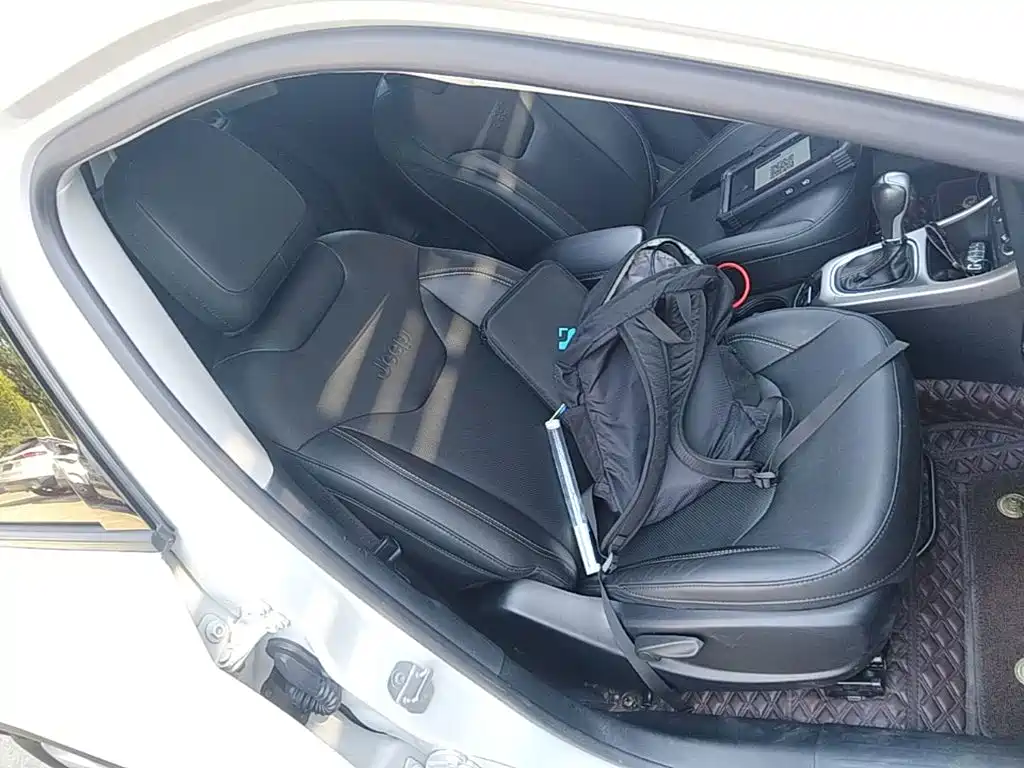 Jeep Compass — миниатюра 25
