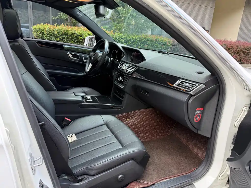 Mercedes-Benz E-Class — миниатюра 11