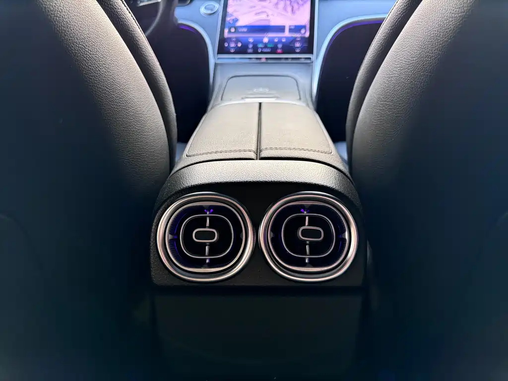 Mercedes-Benz C-Class — миниатюра 13