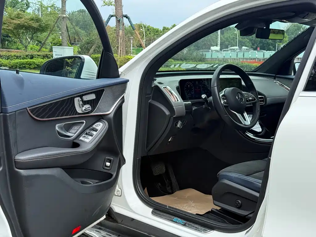 Mercedes-Benz EQC — миниатюра 6