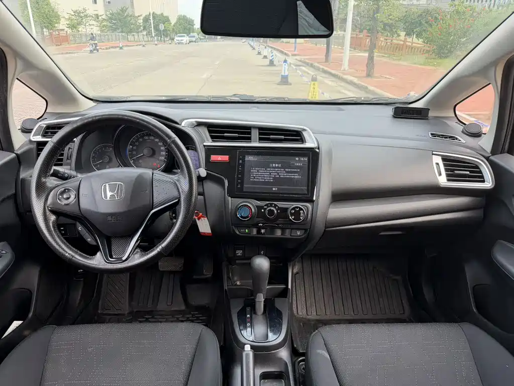 Honda Fit — миниатюра 8