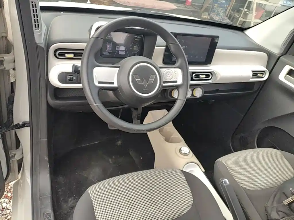 Wuling MINIEV — миниатюра 10