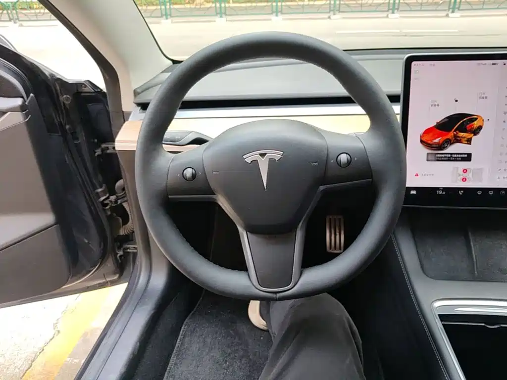 Tesla Model 3 — миниатюра 11