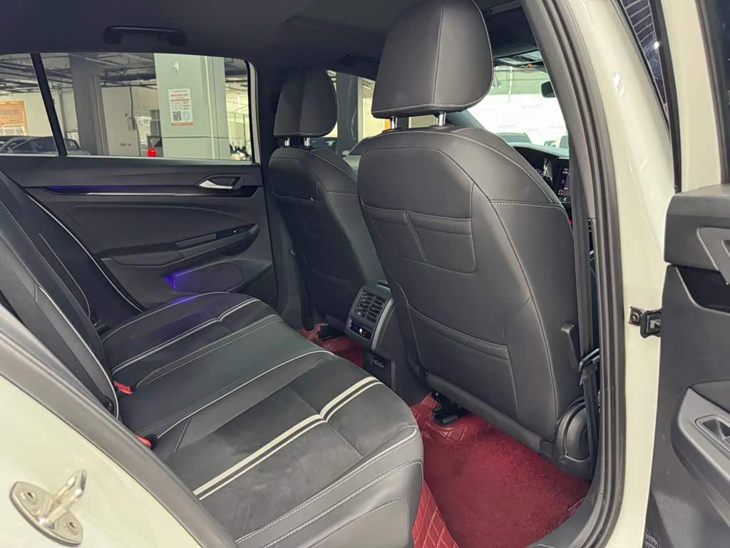 Volkswagen Golf 1.4 л 2022 г. Белый, пробег 50000 км