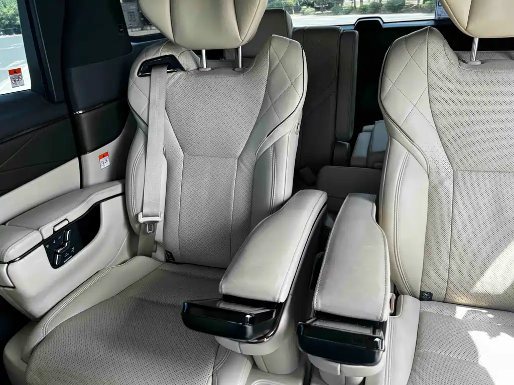 Toyota Vellfire — миниатюра 6