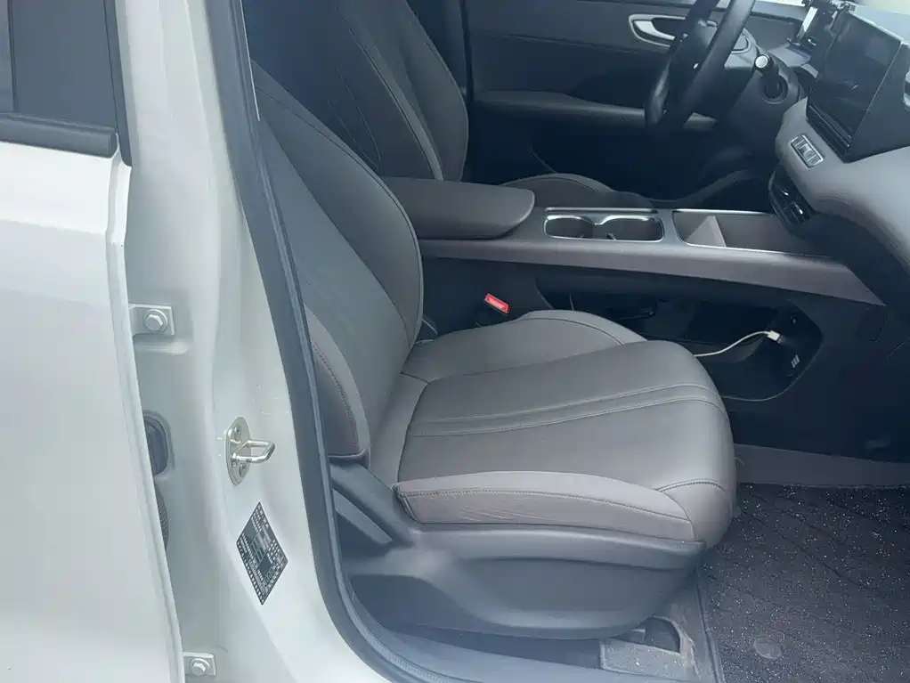 Roewe Young Wai D6 — миниатюра 3