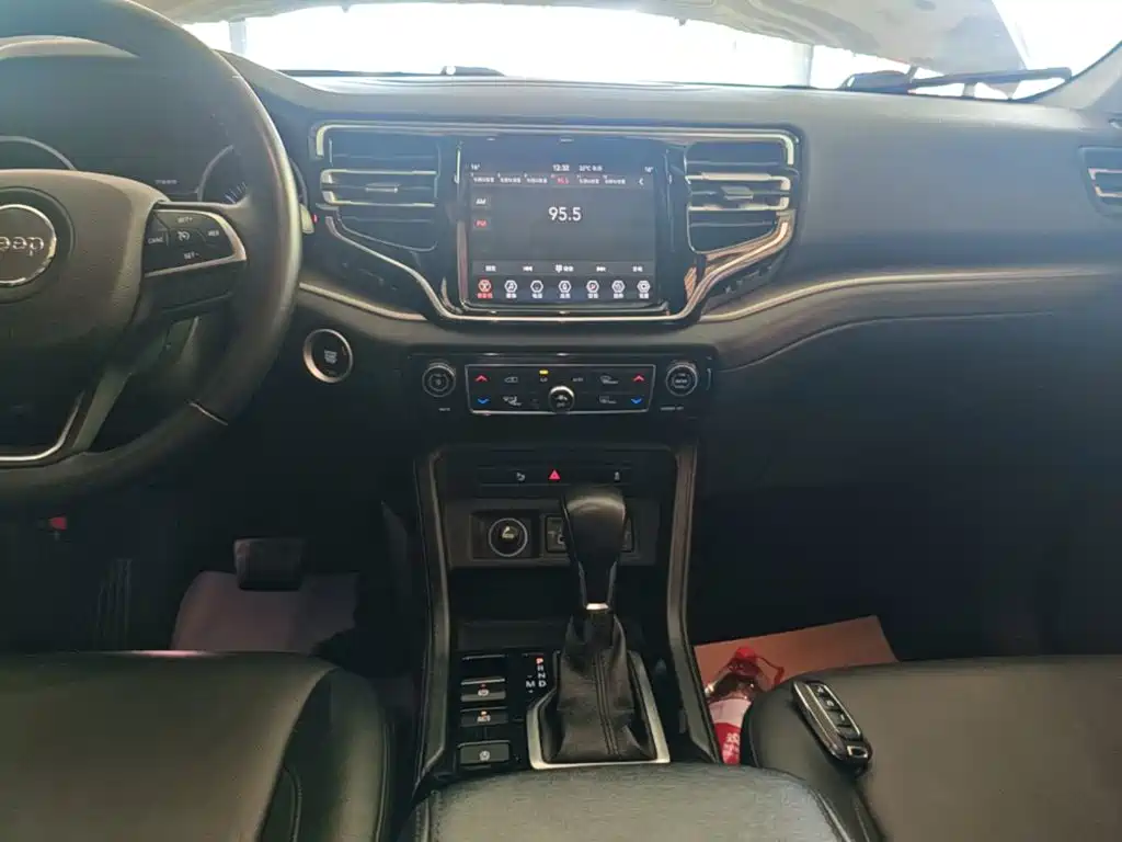 Jeep Commander — миниатюра 13