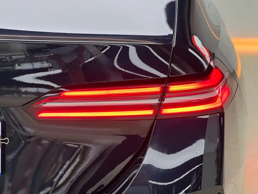 BMW 5 Series — миниатюра 17