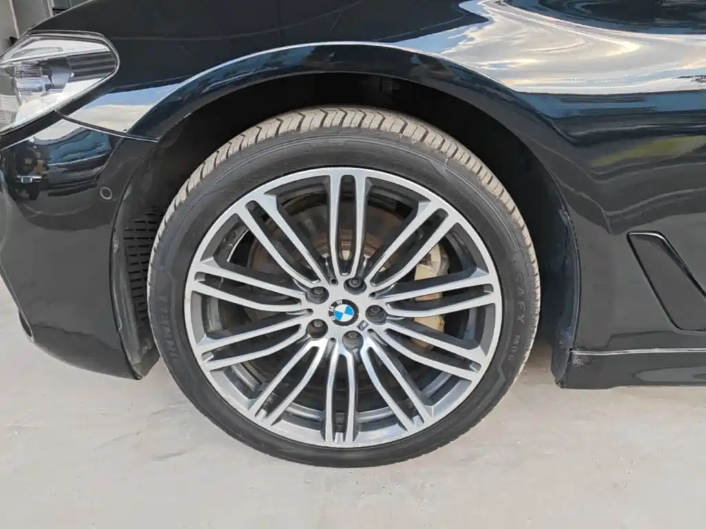 BMW 5 Series — миниатюра 23