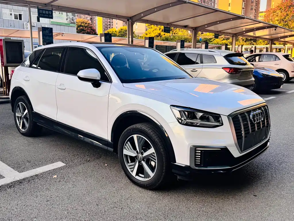 Audi Q2L e-tron — миниатюра 3