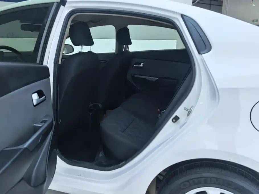 Kia K2 — миниатюра 11
