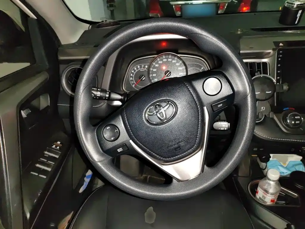 Toyota RAV4 — миниатюра 3
