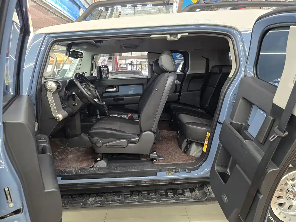 Toyota FJ Cruiser — миниатюра 15