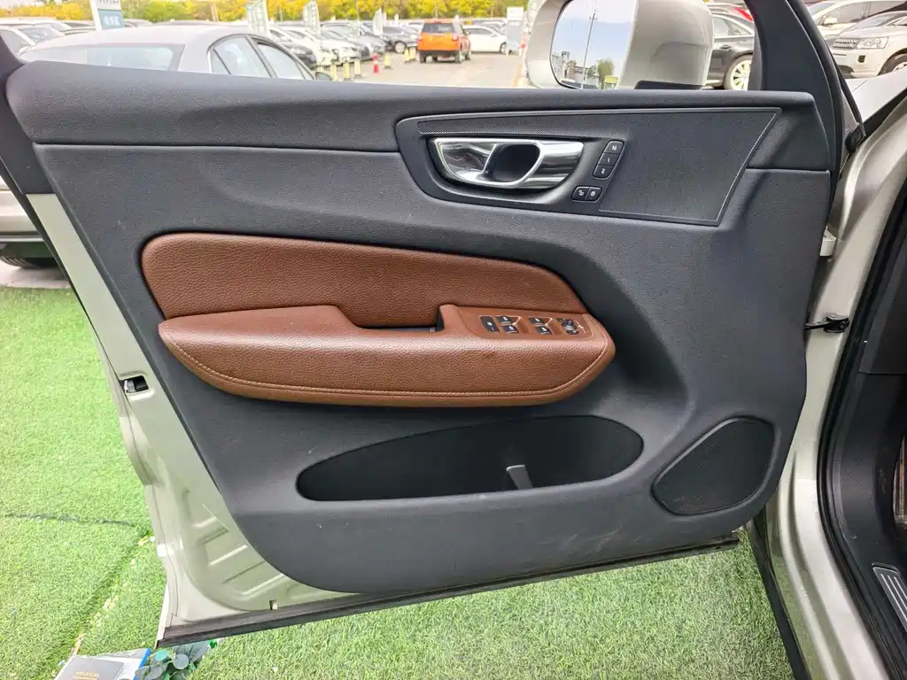 Volvo XC60 — миниатюра 6