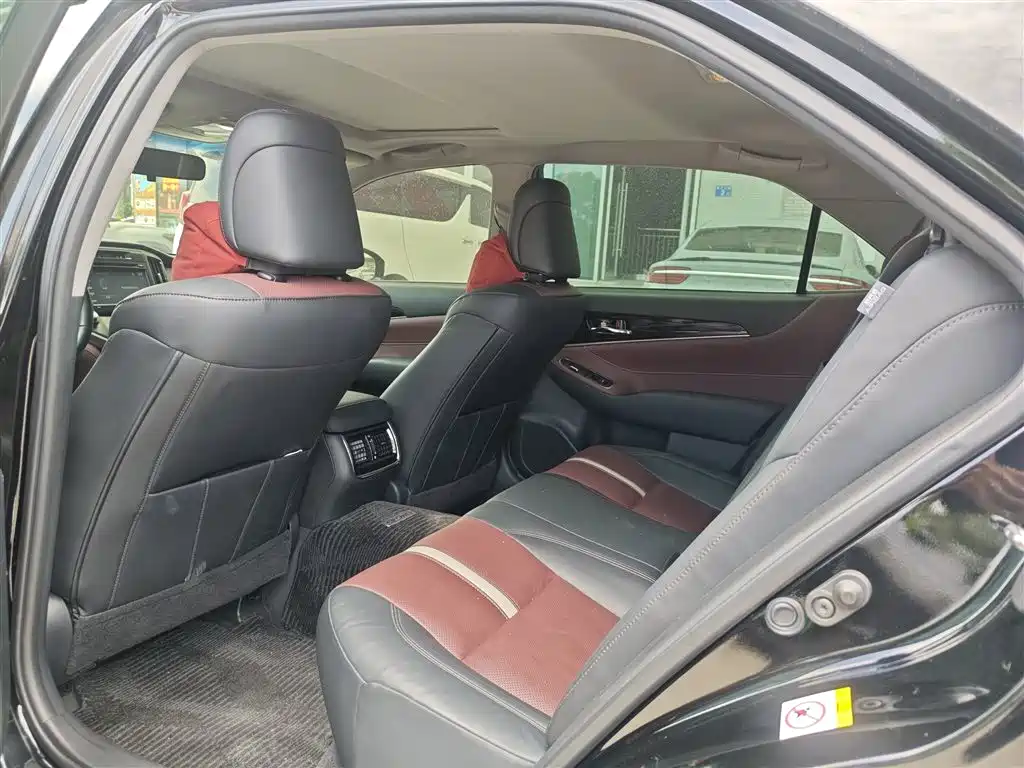Toyota Crown — миниатюра 5