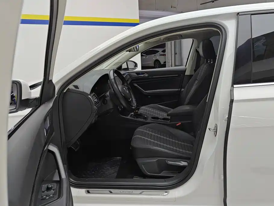 Volkswagen Lavida — миниатюра 9