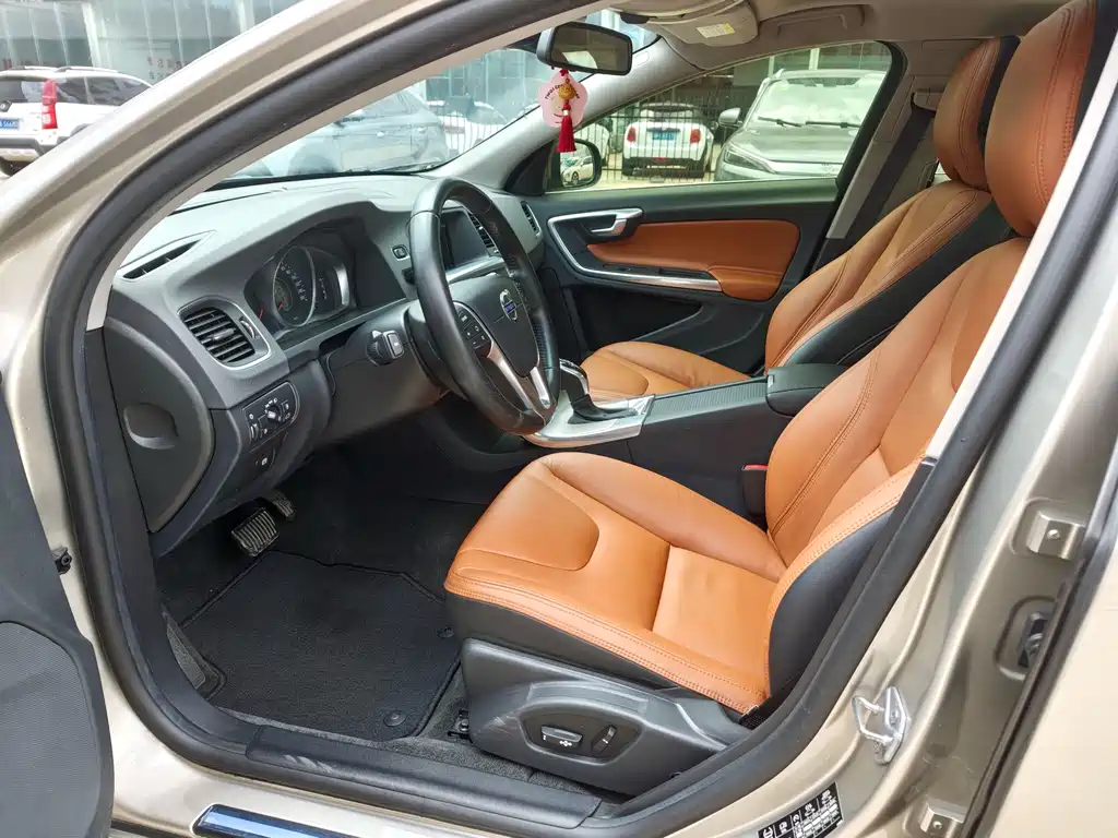 Volvo S60 — миниатюра 5