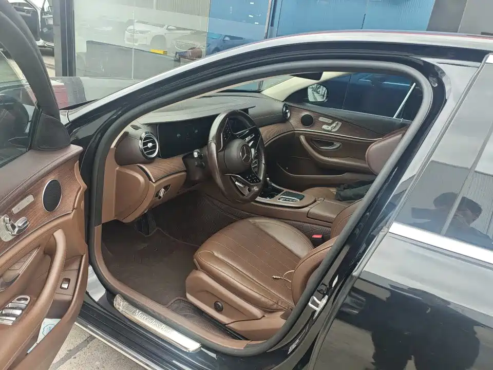 Mercedes-Benz E-Class — миниатюра 2