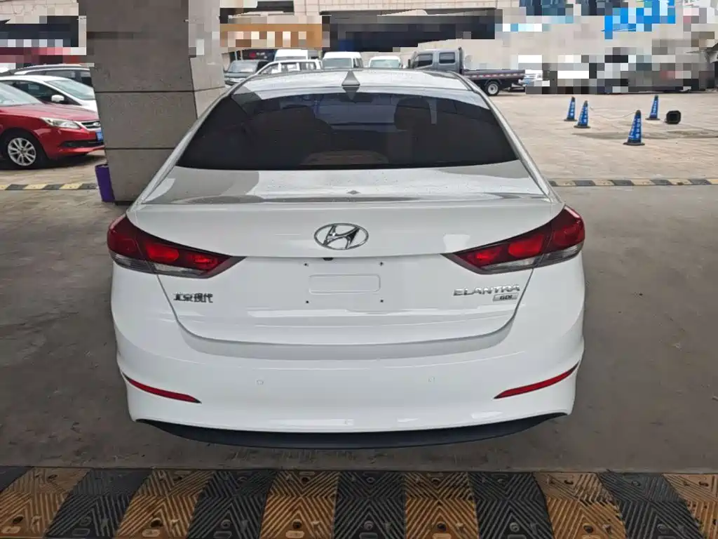 Hyundai Elantra — миниатюра 6