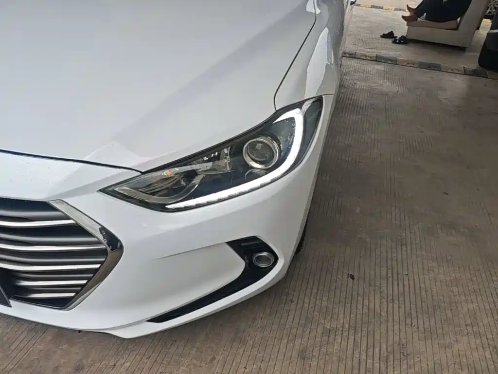 Hyundai Elantra — миниатюра 24