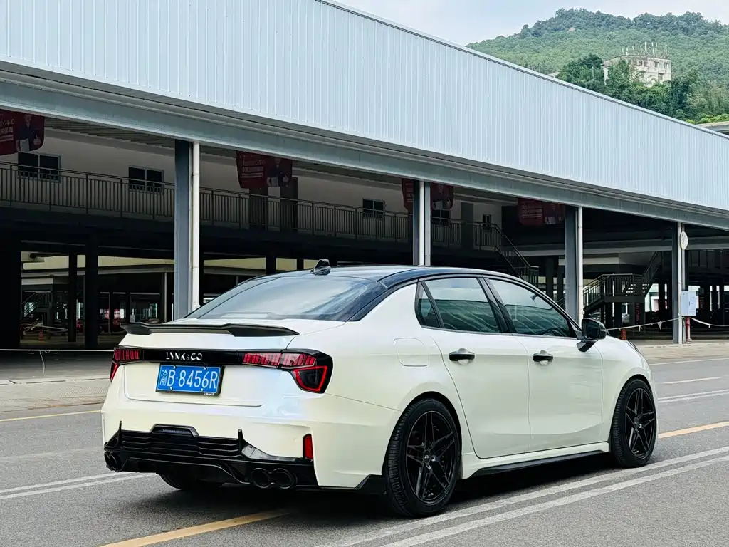 Lynk & Co 03 — миниатюра 6