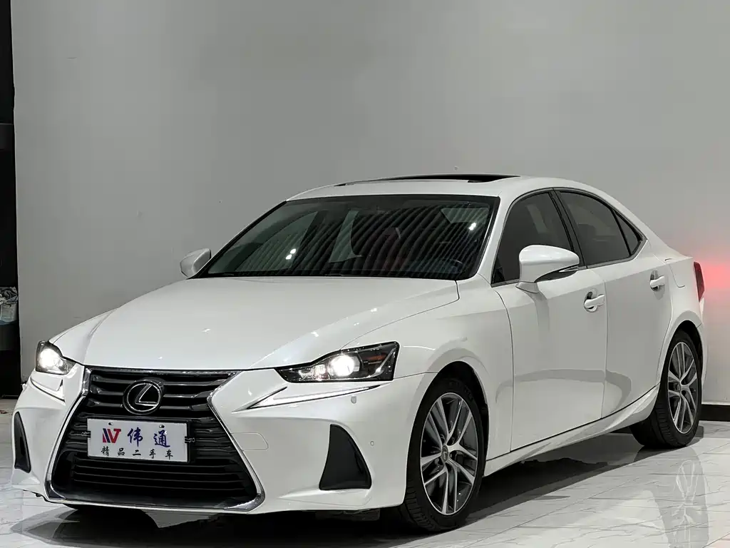 LEXUS IS