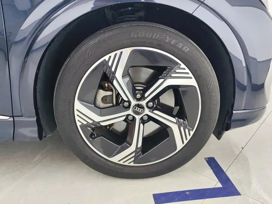 Audi Q4 e-tron — миниатюра 6