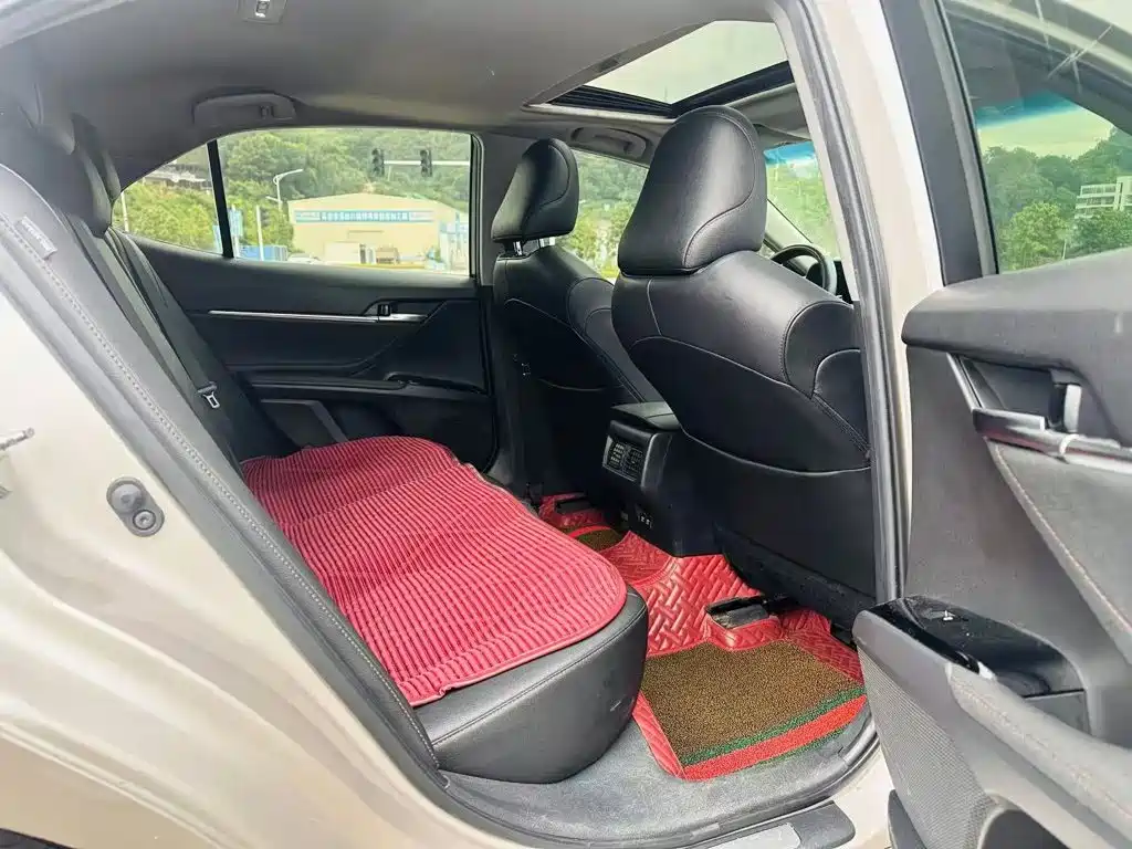 Toyota Camry — миниатюра 7