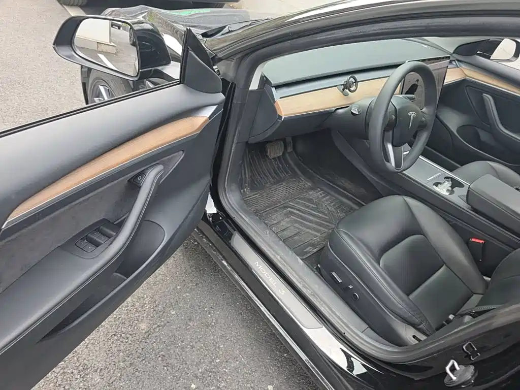 Tesla Model 3 — миниатюра 16