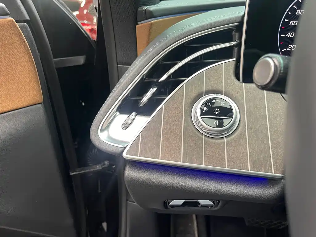 Mercedes-Benz E-Class — миниатюра 20