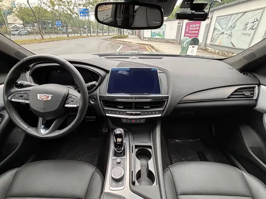Cadillac CT5 — миниатюра 7