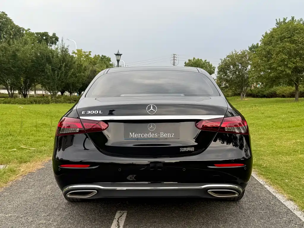 Mercedes-Benz E-Class — миниатюра 9