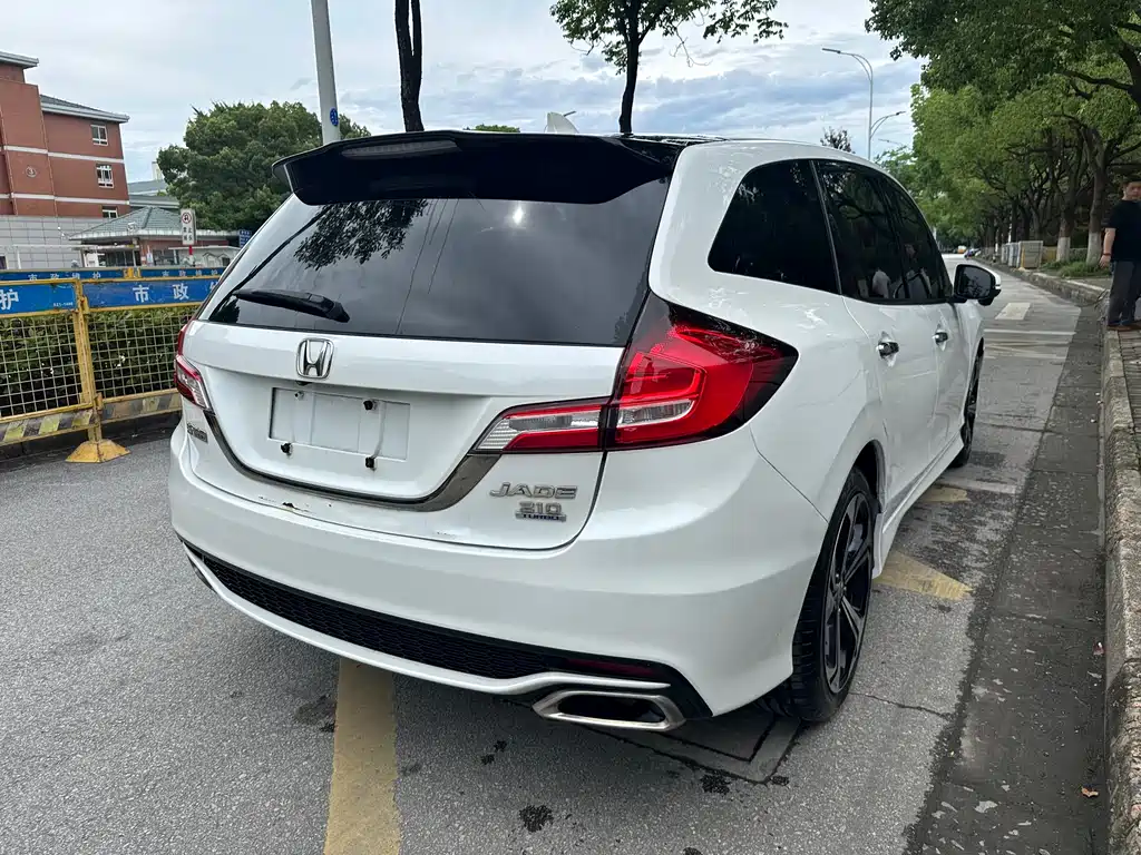 Honda Jade 2017 210TURBO CVT Luxury 5 мест