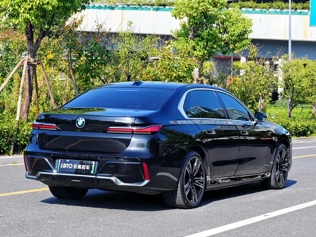 BMW i7 2023 — фото 4