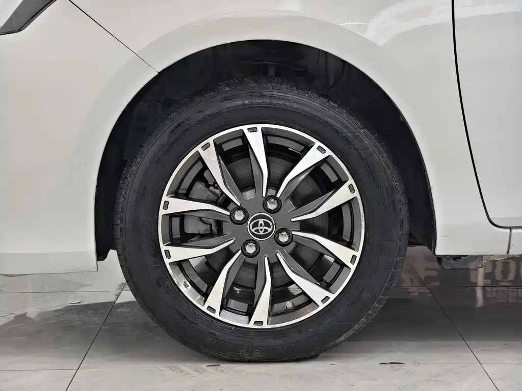 Toyota Yaris L — миниатюра 35