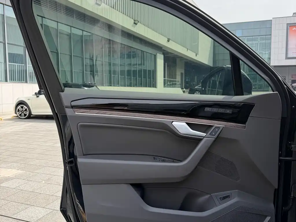Volkswagen Touareg 2022 3.0TSI Sport