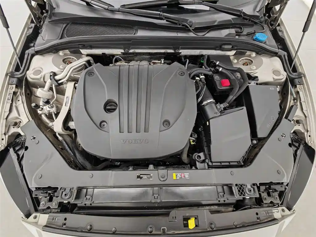 Volvo S60 2022 B4 Luxury