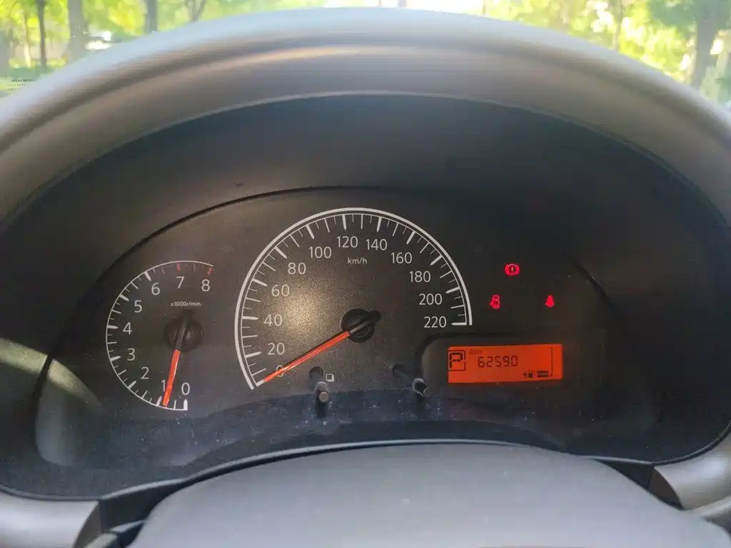Nissan Sunny — миниатюра 7